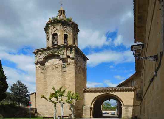 Puente la Reina. La iglesia del Crucifijo