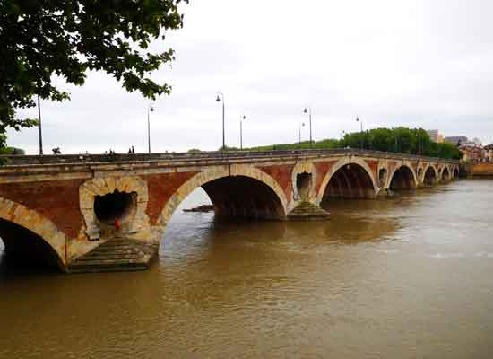 Tolosa. il Pont-Neuf sul fiume Garonna